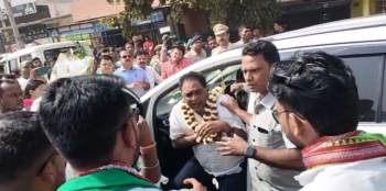 Shocking Security Breach Aarti :: Indian Currents: Articles